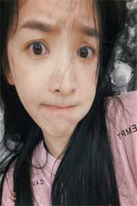 阅读全集活成前任白月光后，她桃花朵朵开