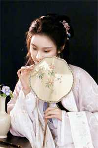 穿越后，我成弓武战神畅销巨著