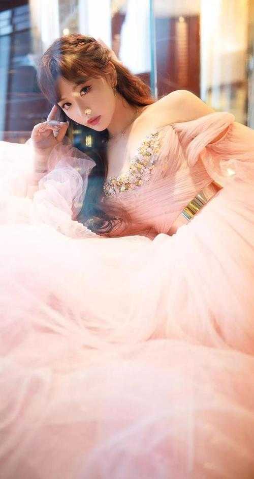 短篇小说闪婚成宠：当前男友的婶婶