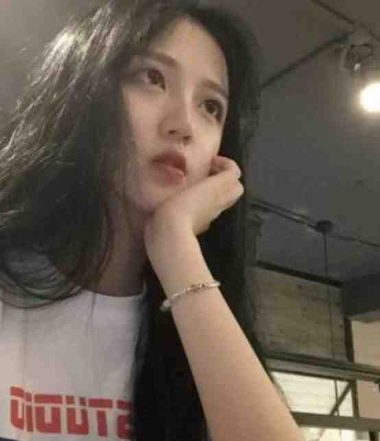 短篇小说阅读末世：批发市场囤货，极品亲戚眼红不已