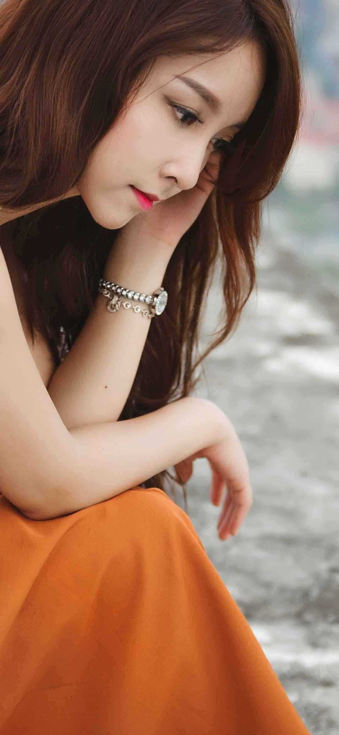 剧情开始之前，逼女主们全跪下小说