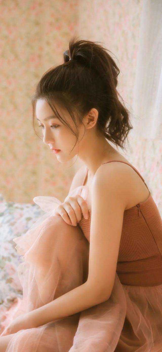精品选集重生囤货十亿，末日来临我养竹马
