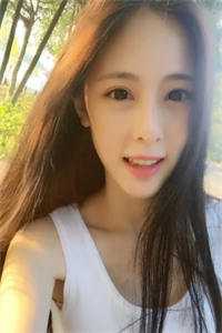 趁乱搬空女主仓库，她在荒年吃饱穿暖