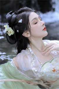 趁乱搬空女主仓库，她在荒年吃饱穿暖浏览全文