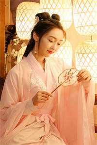 女配觉醒：她成了第一女首富