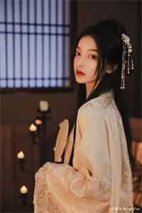 穿越高武世界，我成女帝最宠权臣