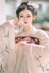 快穿七零炮灰后，高冷军官追着宠全文