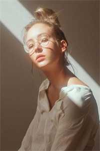 高质量小说结婚八年，老婆和竹马办婚礼