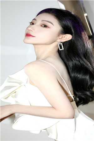真千金穿书后，小白花黑化成了姐控顾瑶瑶冯晓全文免费