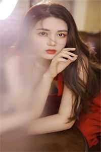 绿茶女配她一身反骨爆火全网