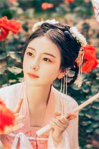 全集新婚夜，总裁逼我给白月光下跪