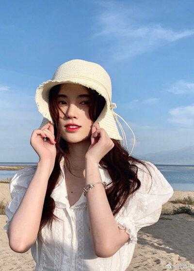 穿书后，她靠美食在八零乘风破浪全章节