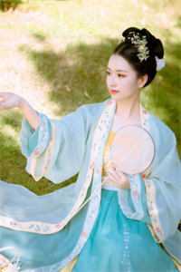 我刚登基称帝，她就说我是昏君