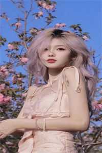 高质量小说女帝穿越后，成了败家富婆