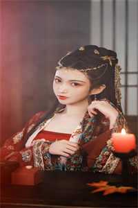 文章全文穿进游戏当女皇