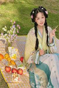 八零：部队大院来了个古代大美人