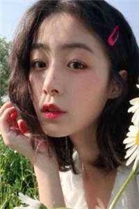 一个年轻一点的矮个子男人